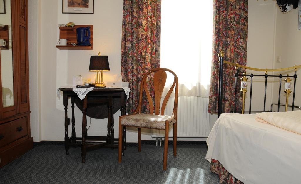Hotel Admiral Wiesbaden Habitación foto
