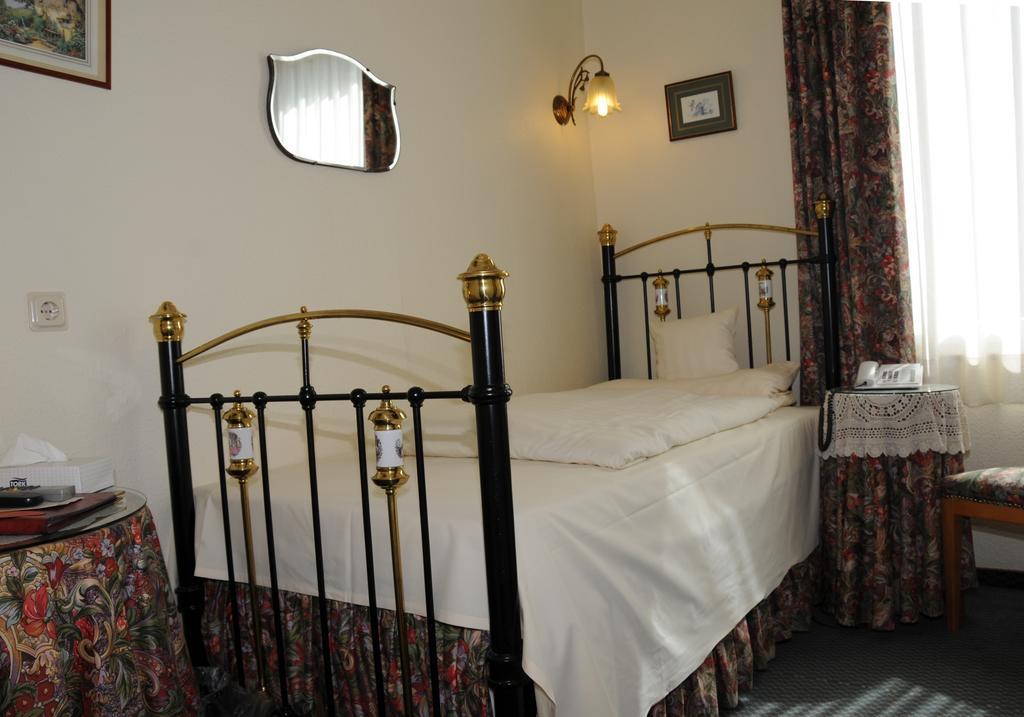 Hotel Admiral Wiesbaden Habitación foto